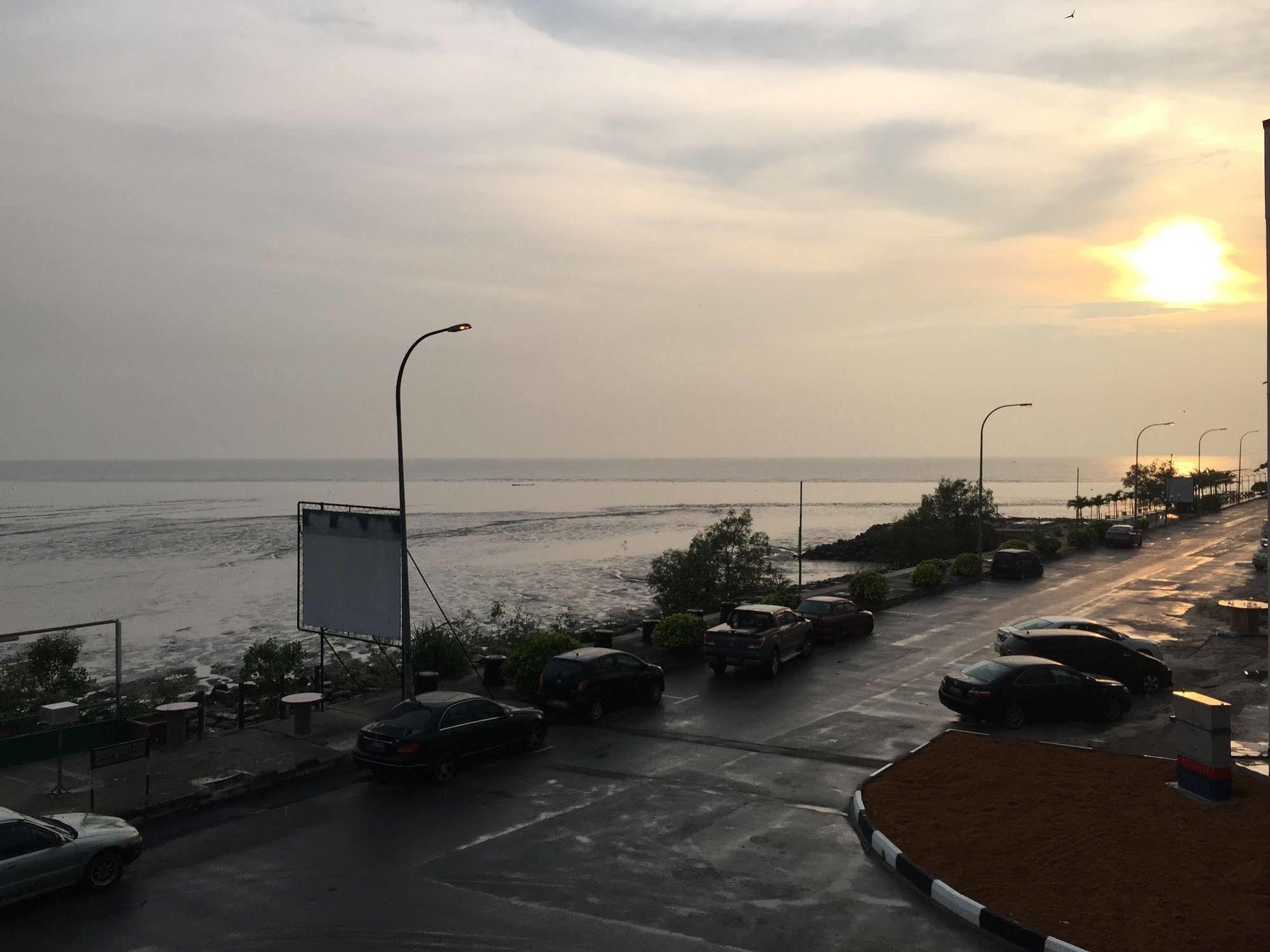 The Oikos Hotel Pontian Kecil Exteriér fotografie